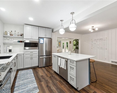 1201 Poplar Grove Drive Ne - Photo Thumbnail 8