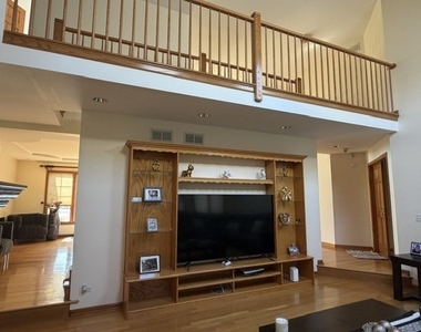 1660 Whistler Court - Photo Thumbnail 7