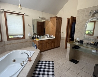 1660 Whistler Court - Photo Thumbnail 15