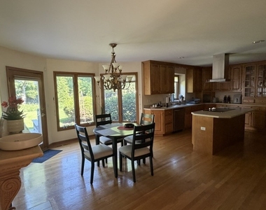 1660 Whistler Court - Photo Thumbnail 5