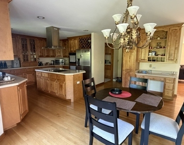 1660 Whistler Court - Photo Thumbnail 8
