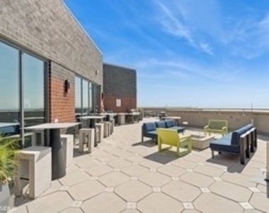 3660 N Lake Shore Drive - Photo Thumbnail 15