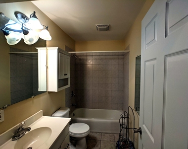 5953 N Kenmore Avenue - Photo Thumbnail 4