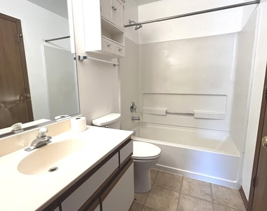 7031 S Stratton Lane - Photo Thumbnail 10
