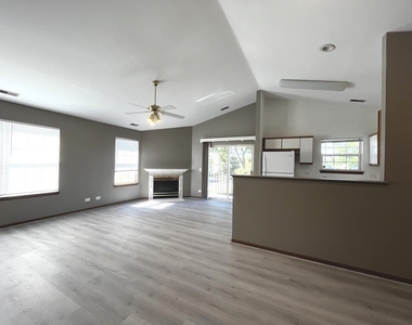 7031 S Stratton Lane - Photo Thumbnail 2