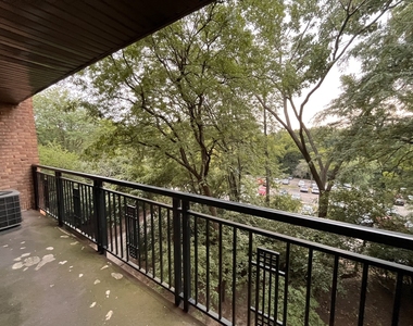 5950 Oakwood Drive - Photo Thumbnail 5
