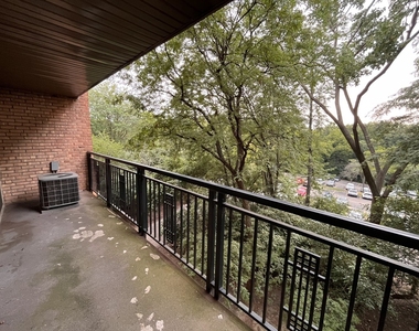 5950 Oakwood Drive - Photo Thumbnail 6