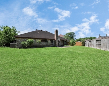 2406 Duchess Way - Photo Thumbnail 12
