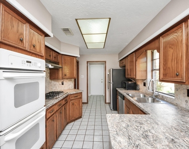 2406 Duchess Way - Photo Thumbnail 18