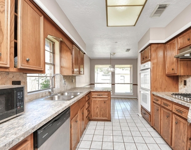 2406 Duchess Way - Photo Thumbnail 19
