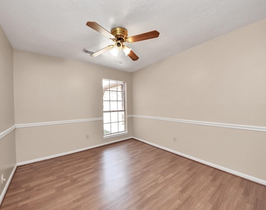 2406 Duchess Way - Photo Thumbnail 39