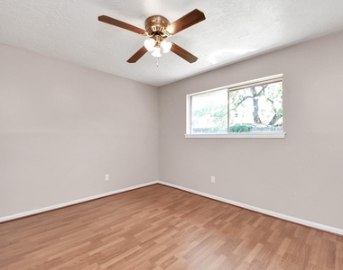 2406 Duchess Way - Photo Thumbnail 29