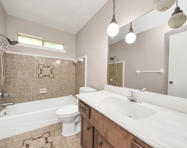 2406 Duchess Way - Photo Thumbnail 31