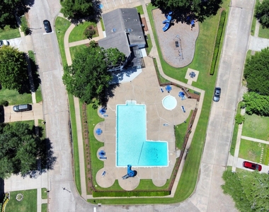 2406 Duchess Way - Photo Thumbnail 4