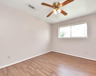 2406 Duchess Way - Photo Thumbnail 27