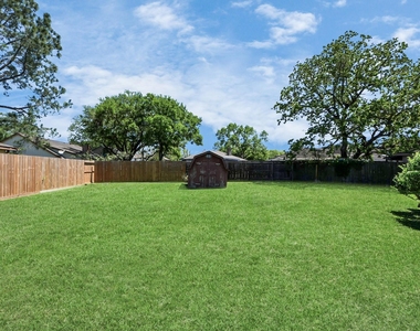 2406 Duchess Way - Photo Thumbnail 9