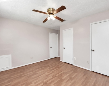 2406 Duchess Way - Photo Thumbnail 30