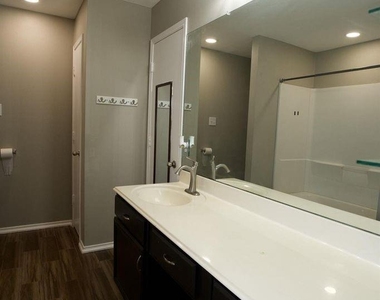 2710 Sockeye Drive - Photo Thumbnail 9