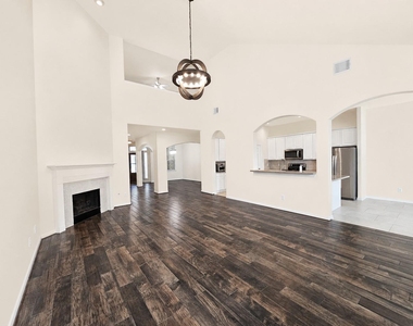 98 W Knightsbridge Drive - Photo Thumbnail 3