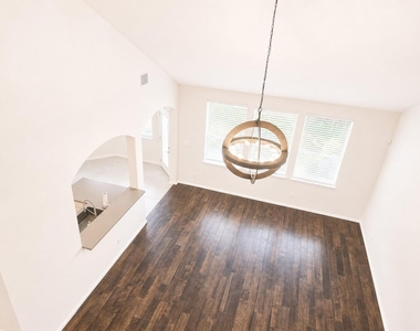 98 W Knightsbridge Drive - Photo Thumbnail 6