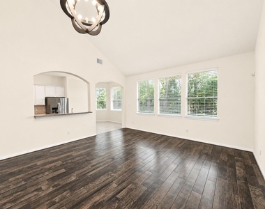 98 W Knightsbridge Drive - Photo Thumbnail 5