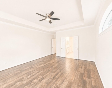 98 W Knightsbridge Drive - Photo Thumbnail 16