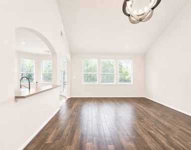 98 W Knightsbridge Drive - Photo Thumbnail 4