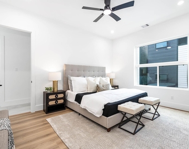327 N Nagle Street - Photo Thumbnail 22