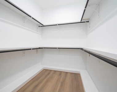 327 N Nagle Street - Photo Thumbnail 32