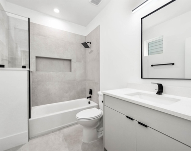 327 N Nagle Street - Photo Thumbnail 8