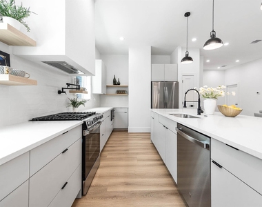327 N Nagle Street - Photo Thumbnail 14