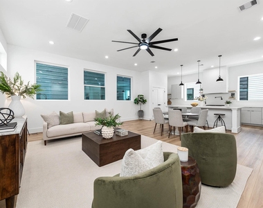 327 N Nagle Street - Photo Thumbnail 17