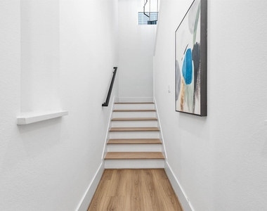 327 N Nagle Street - Photo Thumbnail 21