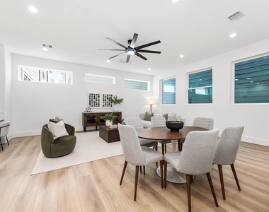 327 N Nagle Street - Photo Thumbnail 9