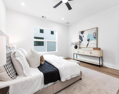 327 N Nagle Street - Photo Thumbnail 23