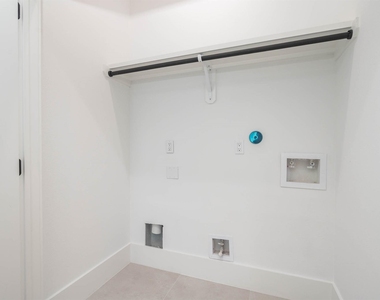 327 N Nagle Street - Photo Thumbnail 26