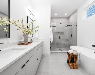 327 N Nagle Street - Photo Thumbnail 28