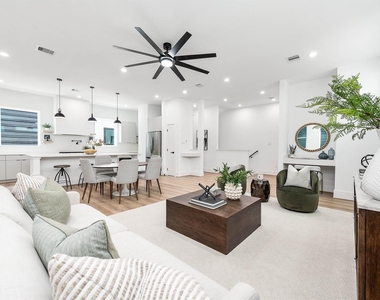 327 N Nagle Street - Photo Thumbnail 16