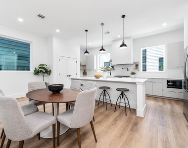 327 N Nagle Street - Photo Thumbnail 11