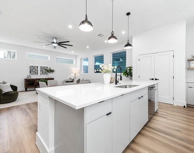 327 N Nagle Street - Photo Thumbnail 13