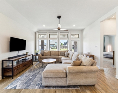 16326 Silver Emperor Street - Photo Thumbnail 5