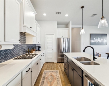 16326 Silver Emperor Street - Photo Thumbnail 11