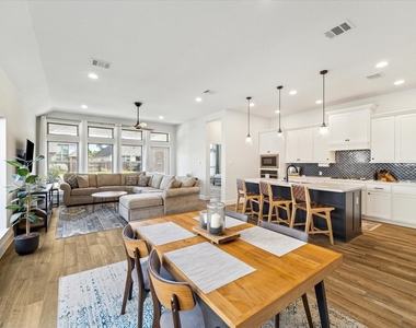 16326 Silver Emperor Street - Photo Thumbnail 13
