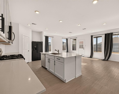 26615 Coast Redwood Drive - Photo Thumbnail 7