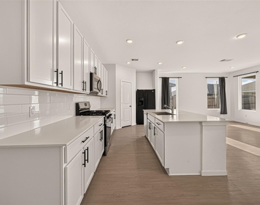 26615 Coast Redwood Drive - Photo Thumbnail 10