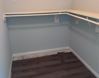 4209 Clover Street - Photo Thumbnail 5