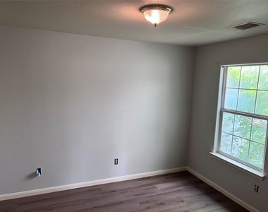 4209 Clover Street - Photo Thumbnail 2