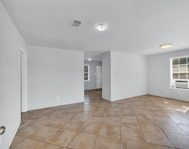 1706 Bayou Homes Drive - Photo Thumbnail 4