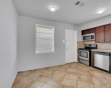 1706 Bayou Homes Drive - Photo Thumbnail 7