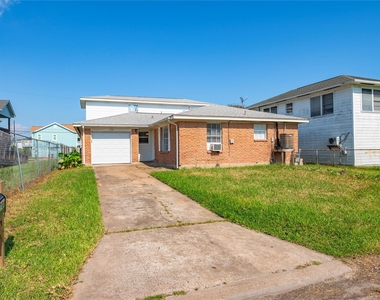 1706 Bayou Homes Drive - Photo Thumbnail 2